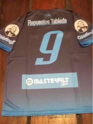 Liniers Away football shirt 2017 - 2018