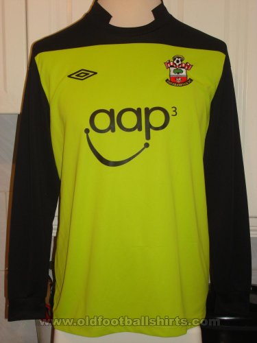 Southampton Goalkeeper football shirt 2011 - 2012