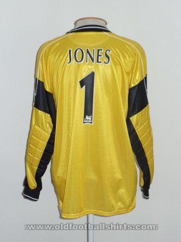 Southampton Goalkeeper football shirt 1999 - 2001