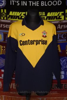 Southampton Goalkeeper football shirt 2001 - 2002