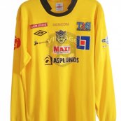 Home football shirt (unknown year)