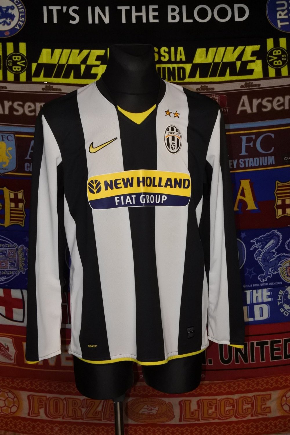 Juventus Home futbol forması 2008 - 2009. Sponsored by New Holland