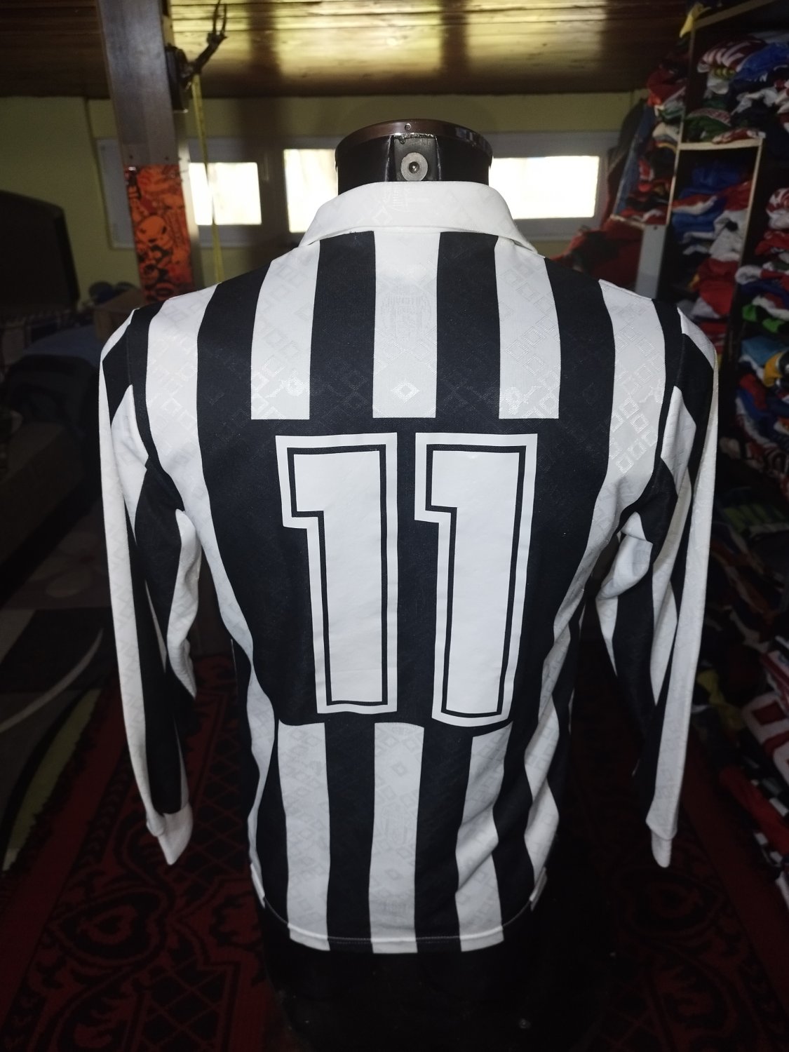Juventus Home football shirt 1991 - 1992. Sponsored by upim