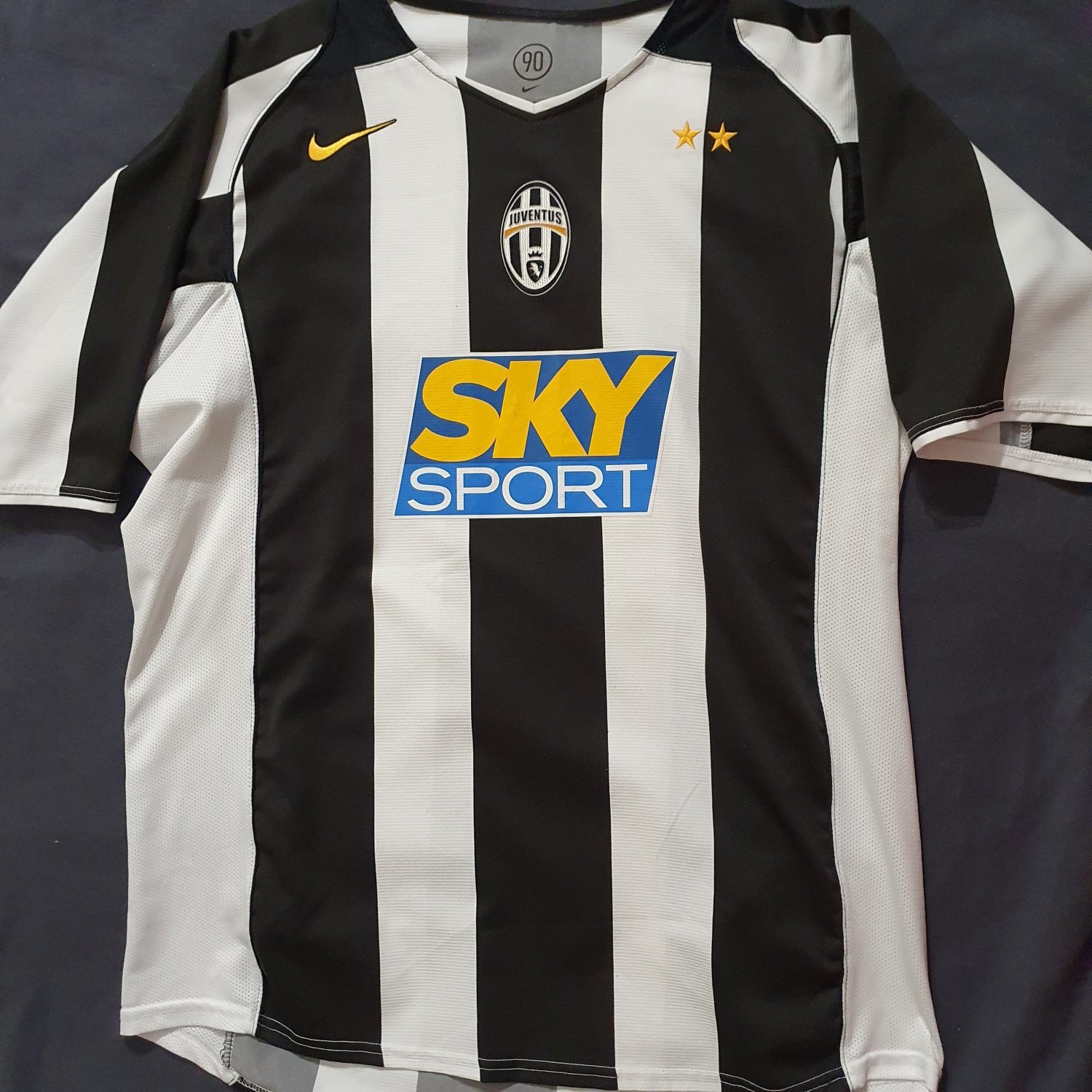 Huiswerk Catastrofe sympathie Juventus Home football shirt 2004 - 2005. Sponsored by Sky Sport