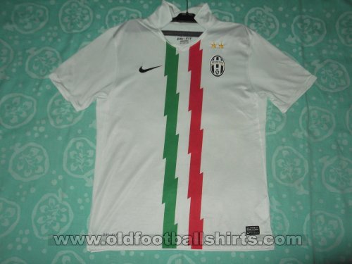 Juventus Выездная футболка 2010 - 2011