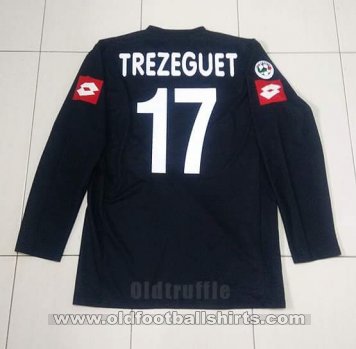 Juventus Fora camisa de futebol 2001 - 2002