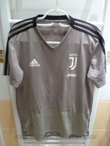 Juventus Training/Leisure football shirt 2018 - 2019