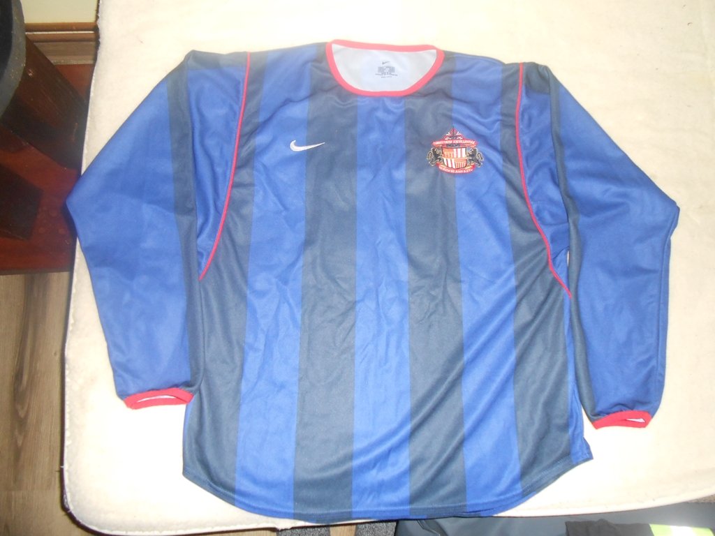 Fichier:Maillot AJA Saison 2004-2005.JPG - Wikipédia
