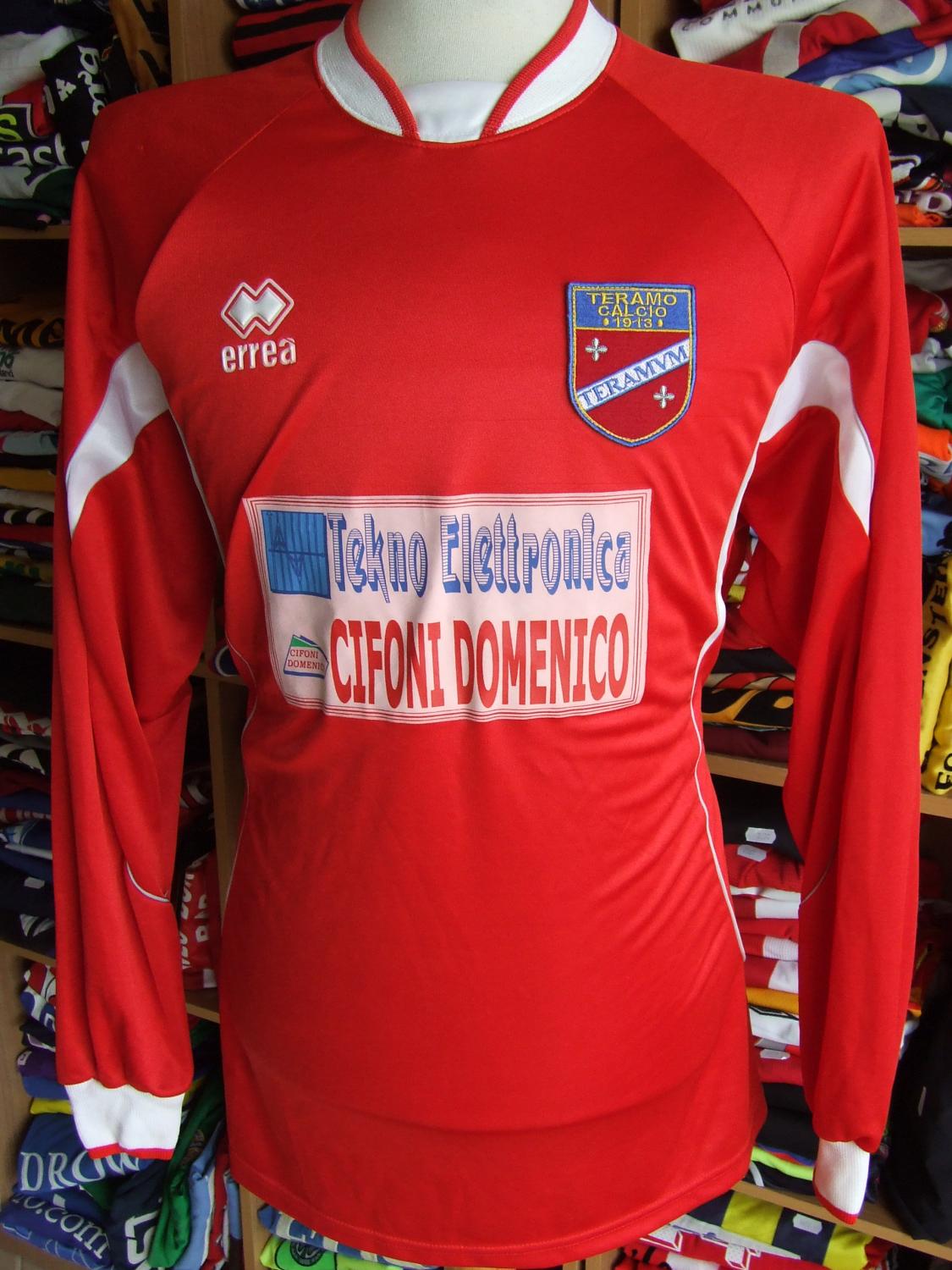 Teramo Calcio Away football shirt (unknown year).