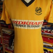 Away football shirt (unknown year)