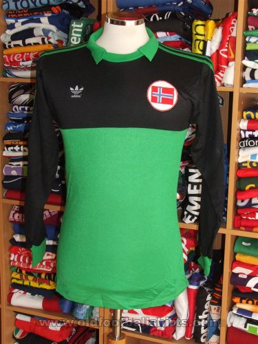 Norway Goalkeeper football shirt 1975 - 1976