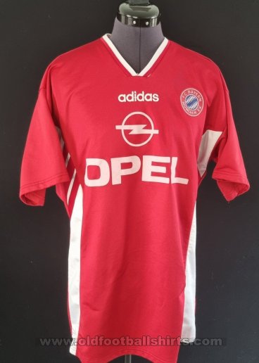 Bayern Munich II Home football shirt (unknown year)