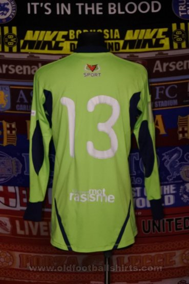 Vålerenga Goalkeeper football shirt 2011 - 2012