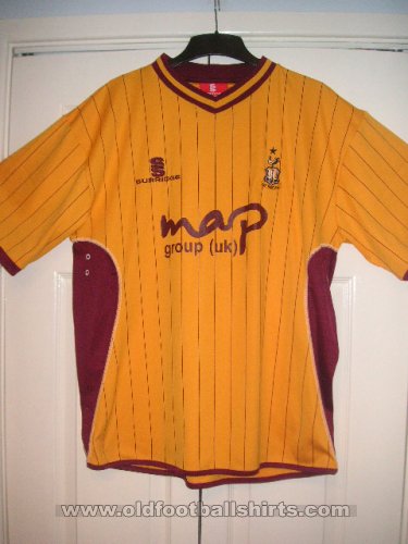 Bradford City Home football shirt 2010 - 2011