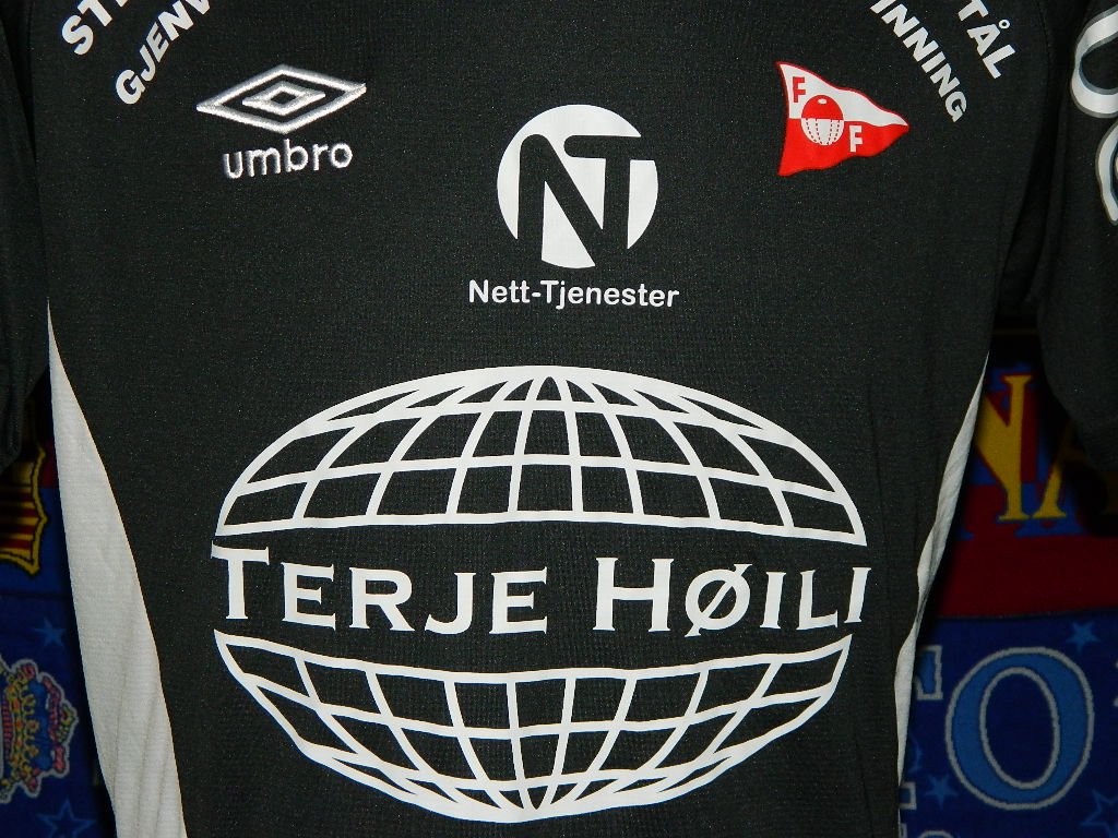 Maillot Fredrikstad FK – Umbro, Taille 3XL, état 5.5/6 – Occasion