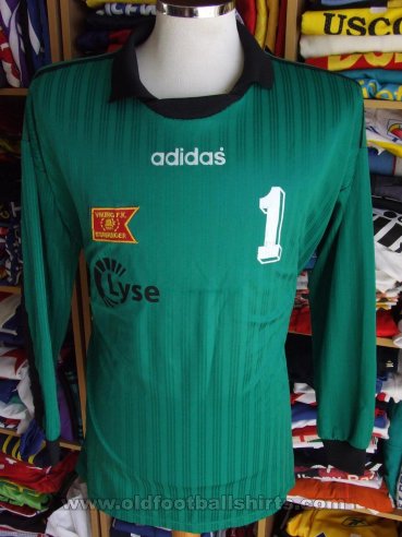 Viking Stavanger Goalkeeper football shirt (unknown year)