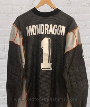 Galatasaray Goalkeeper football shirt 2001 - 2002