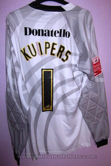 Brighton & Hove Albion Goalkeeper football shirt 2009 - 2010