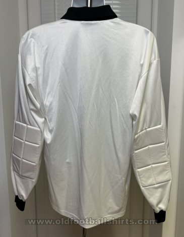Brighton & Hove Albion Goalkeeper football shirt 2002 - 2004