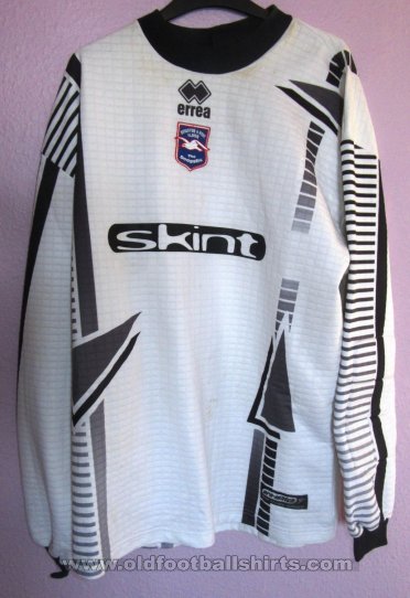 Brighton & Hove Albion Goalkeeper football shirt 2000 - 2001