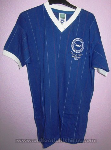 Brighton & Hove Albion Retro Replicas Maillot de foot 1983 - 1984