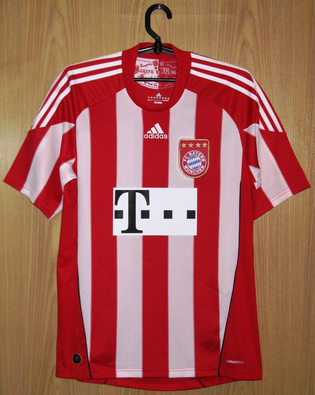 Bayern Munich Home football shirt 2010 - 2011. Added on 2016-06-19, 15:47