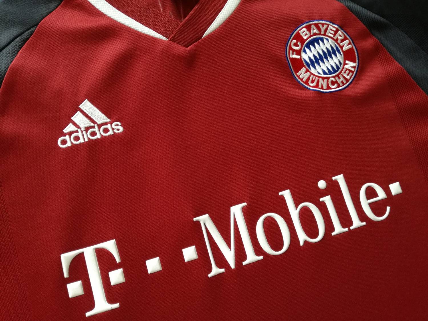 Bayern Munich Home football shirt 2002 2003. Sponsored by TMobile