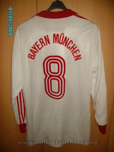 Bayern Munich Fora camisa de futebol 1982 - 1983