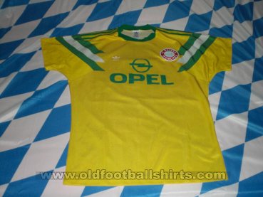 Bayern Munich Third football shirt 1991 - 1993