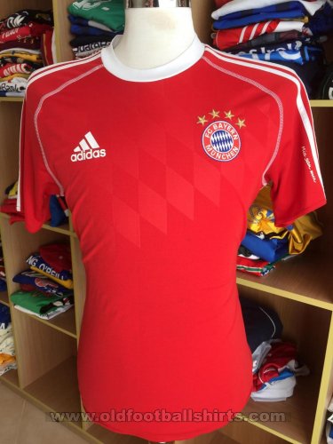 Bayern Munich Training/Leisure football shirt 2013 - 2014