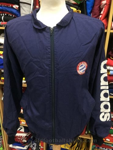 Bayern Munich Training/Leisure football shirt (unknown year)