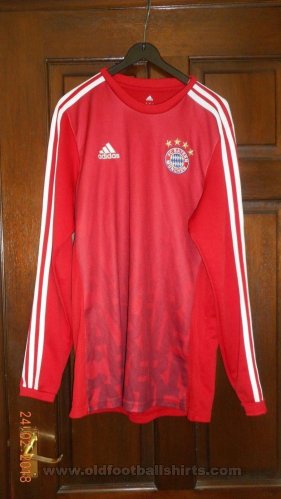 Bayern Munich Training/Leisure football shirt (unknown year)