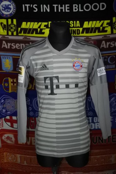 Bayern Munich Goalkeeper football shirt 2018