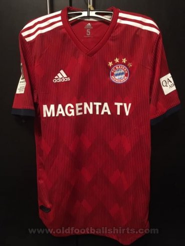 Bayern Munich Istimewa baju bolasepak 2018 - 2019