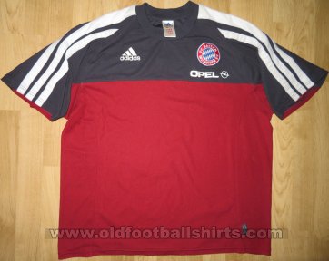 Bayern Munich Training/Leisure football shirt 2001 - 2002