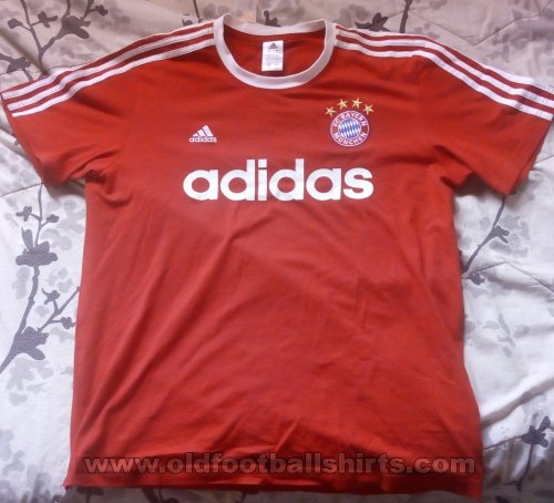 Bayern Munich Training/Leisure football shirt (unknown year)