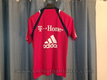 Bayern Munich Training/Leisure football shirt 2009 - 2010