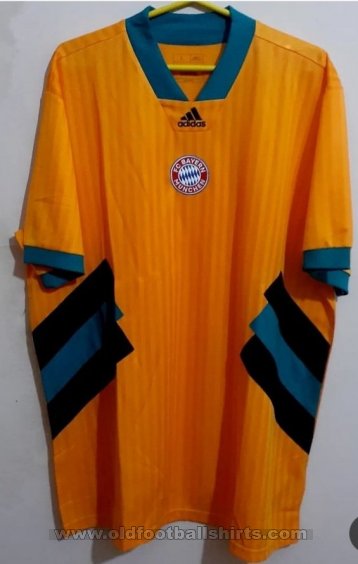 Bayern Munich Retro Replicas football shirt 2022 - 2023