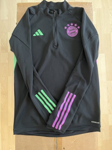 Bayern Munich Training/Leisure football shirt (unknown year)