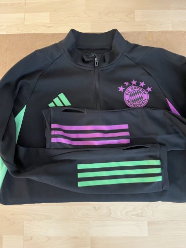 Bayern Munich Training/Leisure football shirt (unknown year)