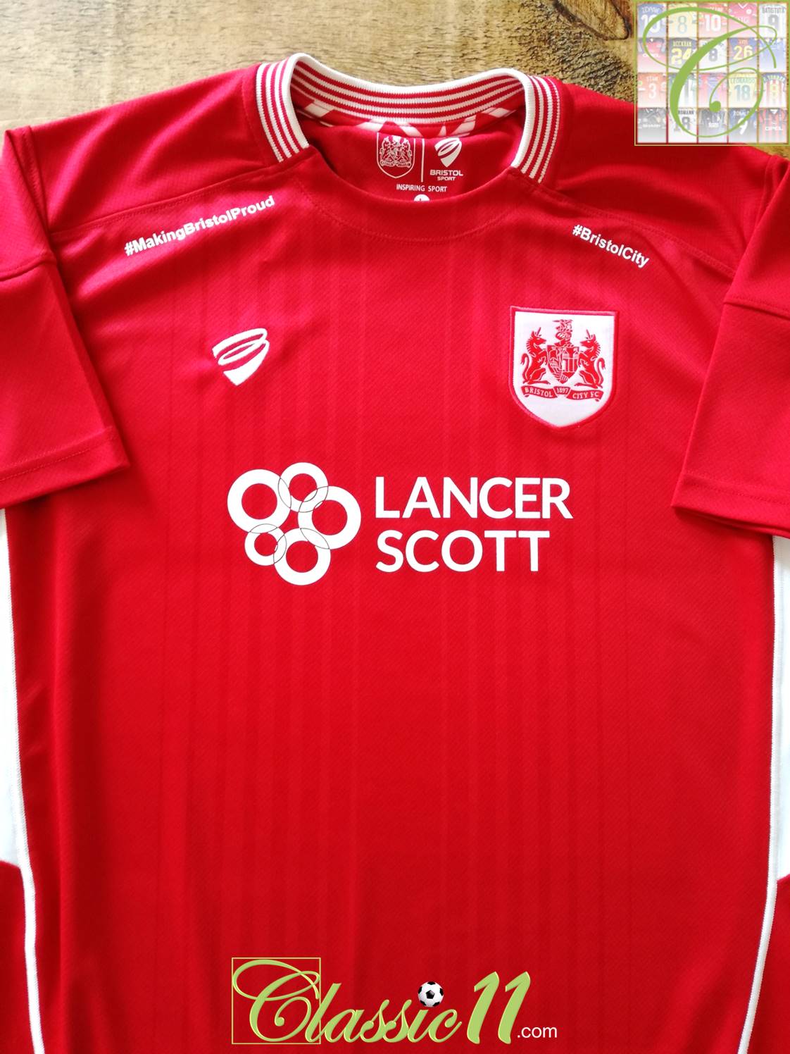 Instituut Zin partij Bristol City Home voetbalshirt 2016 - 2017. Sponsored by Lancer Scott