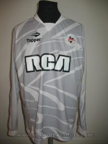 Estudiantes Goalkeeper football shirt 2009 - 2010
