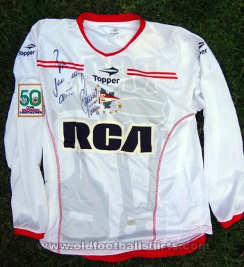 Estudiantes Away football shirt 2009 - 2010