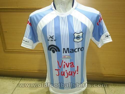 Gimnasia y Esgrima (J) Home football shirt 2011