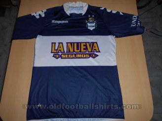Gimnasia y Esgrima Away football shirt 2010