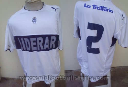 Gimnasia y Esgrima Home football shirt 2004