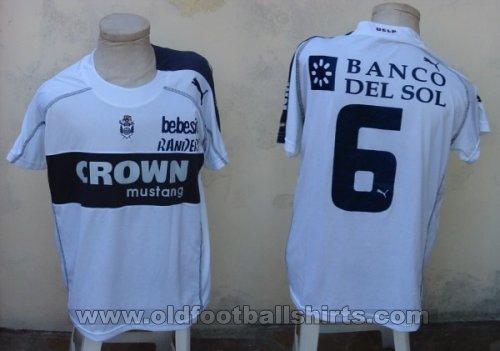 Gimnasia y Esgrima Home football shirt 2005