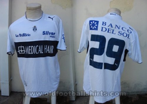 Gimnasia y Esgrima Home football shirt 2004