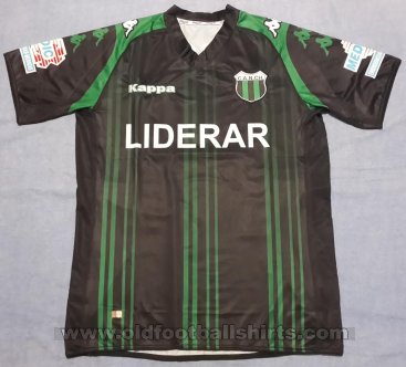 Nueva Chicago Away football shirt 2010 - 2011