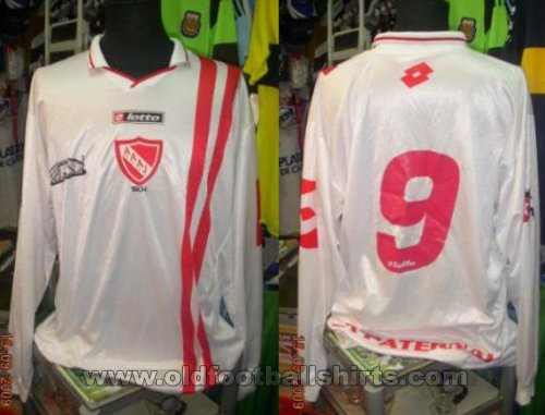 Argentinos Juniors Away football shirt 2003